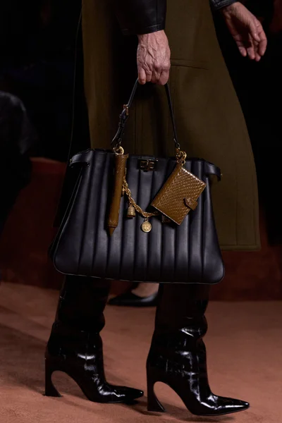 Look 32